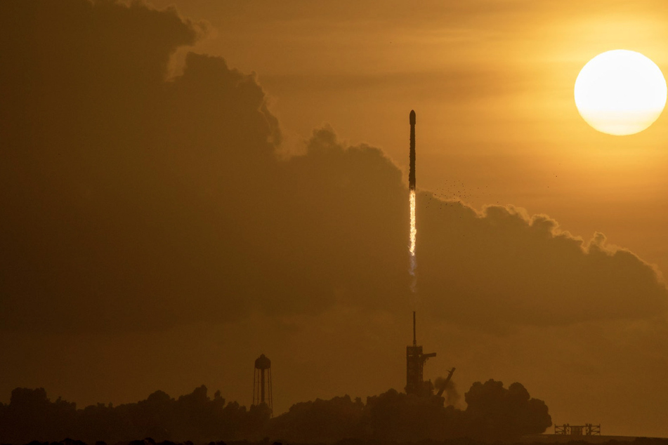 SpaceX Falcon 9 booster suffers mishap during recovery after final flight
