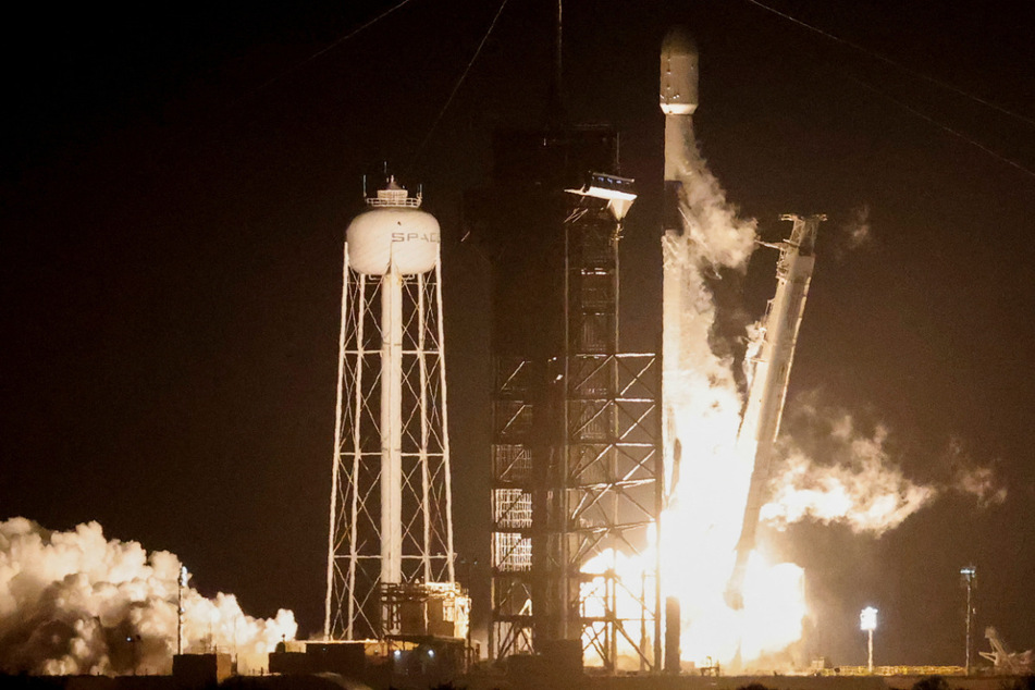 Commercial spaceship set for lunar touchdown in test for US private industry