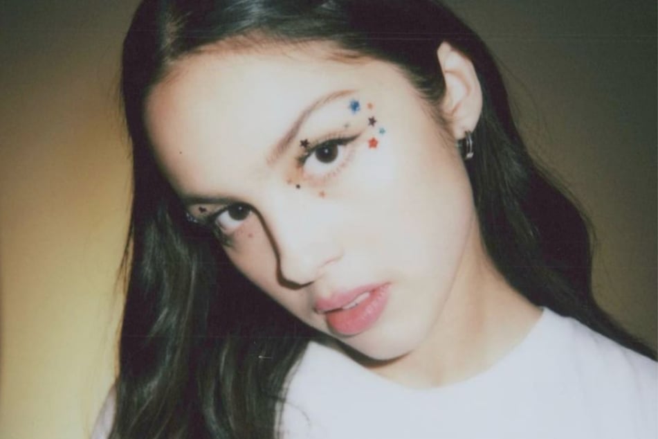 Olivia Rodrigo plays obsessed on the GUTS World Tour, but the song is still only available on vinyl.