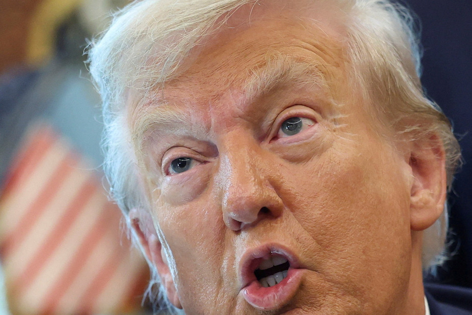 Trump moves to limit duration of visas for students and journalists