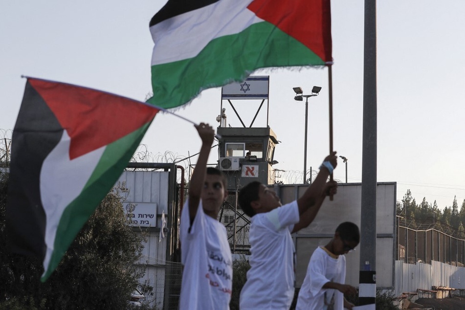 Detained Palestinian teen dies in Israeli prison