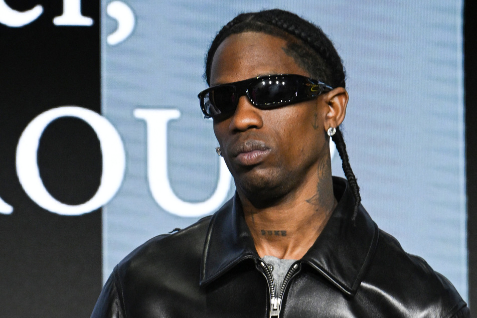 Travis Scott's debut in Istanbul was pretty underwhelming for fans, as the rapper only stayed on stage for about 20 minutes.