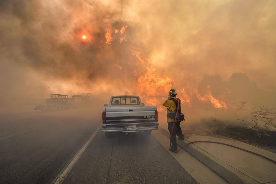 Over 60,000 evacuated in Orange County as brush fire swells to 2,000 acres