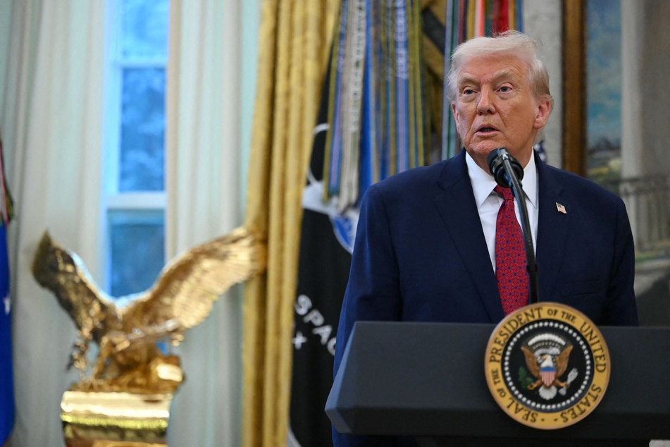 Trump sues BBC for billions over "malicious" documentary speech edit