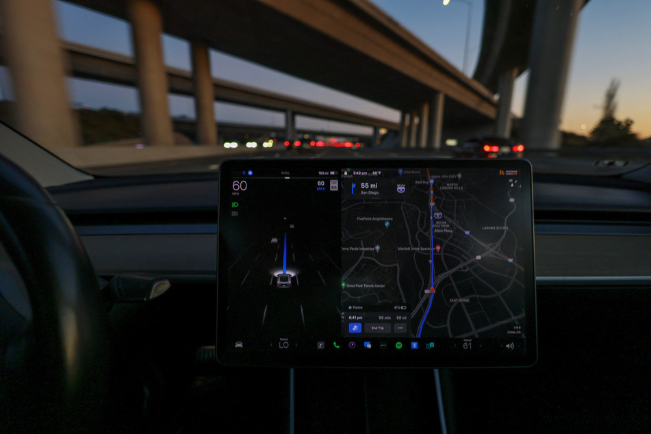 Tesla recalls hundreds of thousands of cars with self-driving software flaw