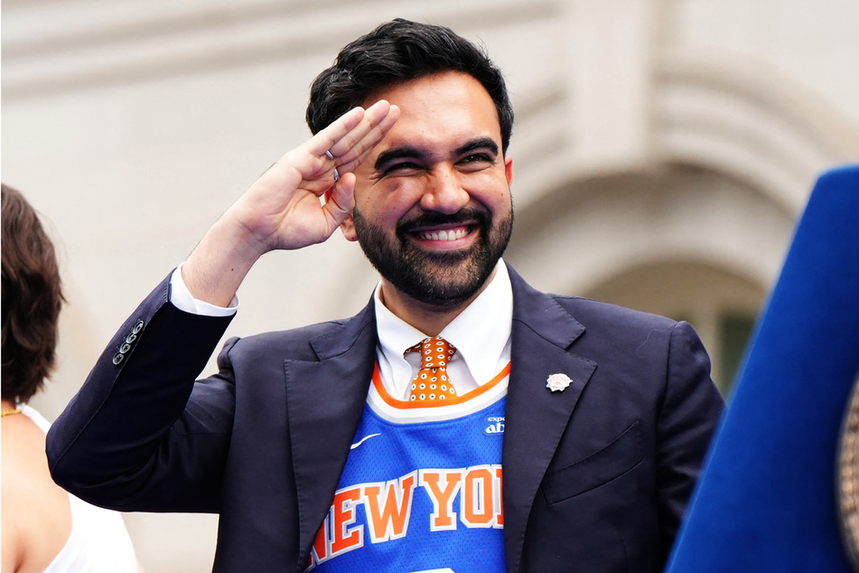 Mayor Mamdani presented the Knicks with the keys to the city after Thursday's parade.
