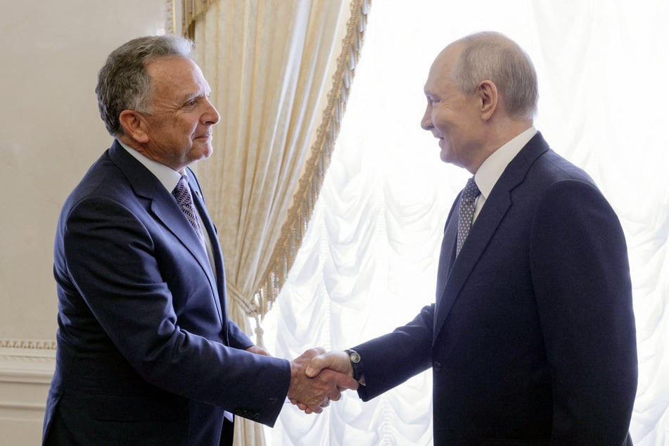 Russia's President Vladimir Putin (r.) greets US special envoy Steve Witkoff  prior to their meeting in Saint Petersburg on October 21. On Friday, the Kremlin announced that talks between Russia, Ukraine, and the US would resume next month.