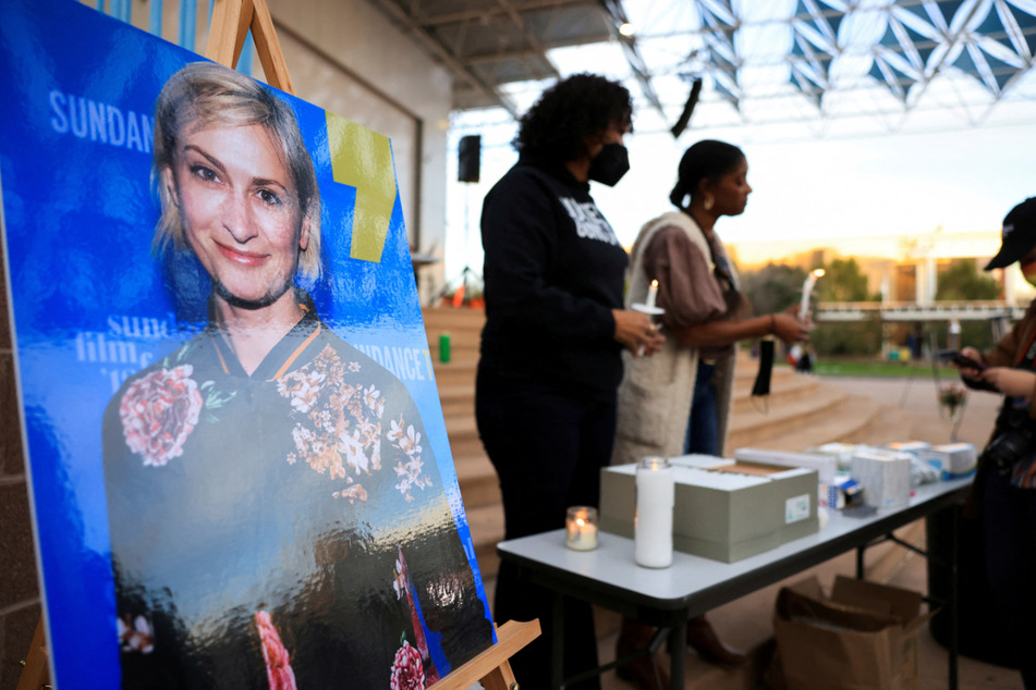 Cinematographer Halyna Hutchin (pictured l.) was fatally shot by a gun held by Alec Baldwin on the set of his movie Rust in 2021.