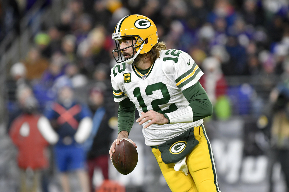 Aaron Rodgers threw three touchdowns, setting the Packers franchise record for career TDs with 445.