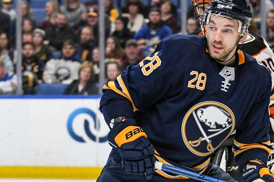 NHL: Buffalo goes bombs away to rout Montreal in the Sabres season opener