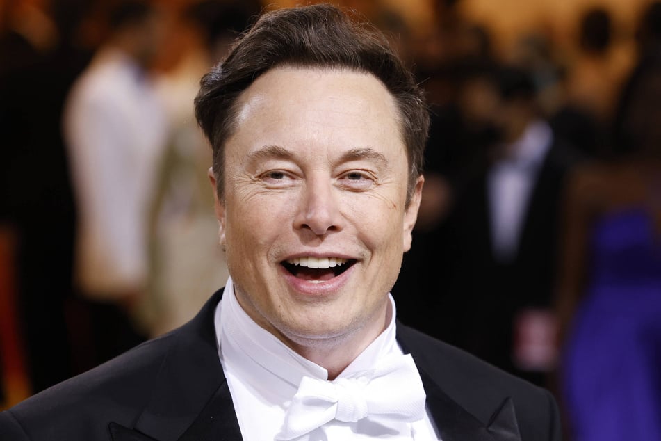 Elon Musk engaged in a new back and forth with a disabled Twitter employee.