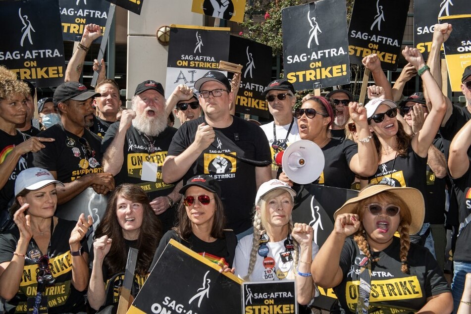 Hollywood actors ratify contract to formally end strike