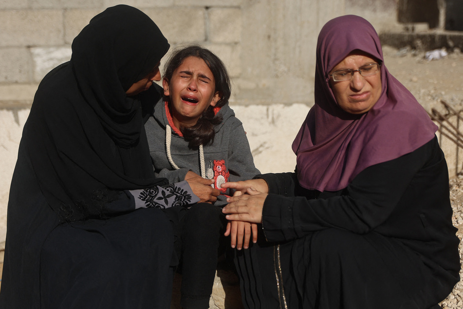 Israel launches fresh strikes on Gaza amid ceasefire