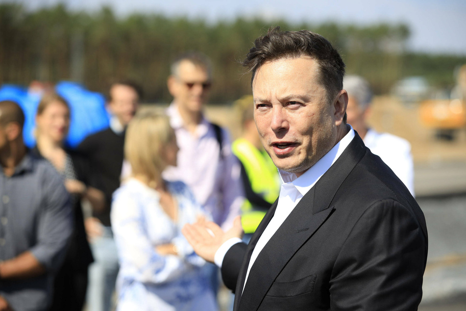 Tesla co-founder Elon Musk says he has "most likely" been infected with Covid-19.