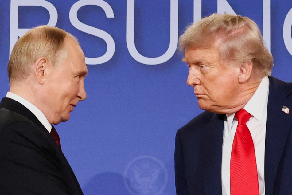 Russia freezes Ukraine peace process as Trump threatens to "come down very strong" on Putin