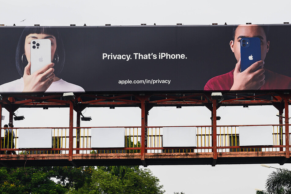 Apple scrambles to issue update after discovery of huge security flaw
