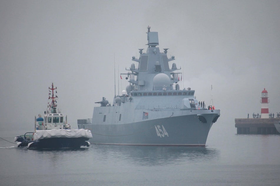 A Russian missile frigate arrives in Qingdao to attend the 70th anniversary of the founding of the People's Republic of China.