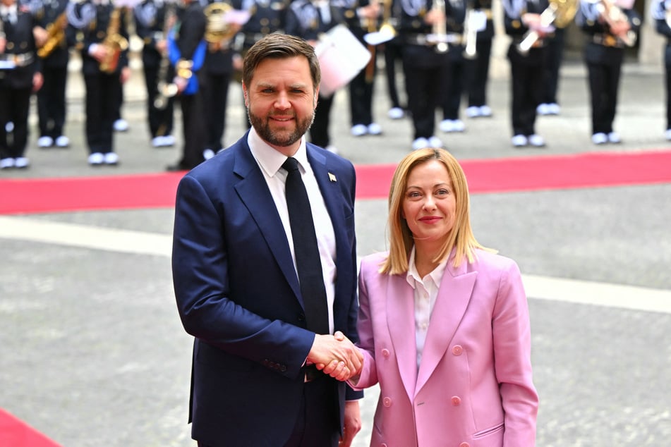 Italy's Prime Minister Giorgia Meloni (r.) welcomes US Vice President JD Vance (l.) at Palazzo Chigi prior their meeting in Rome on Friday.