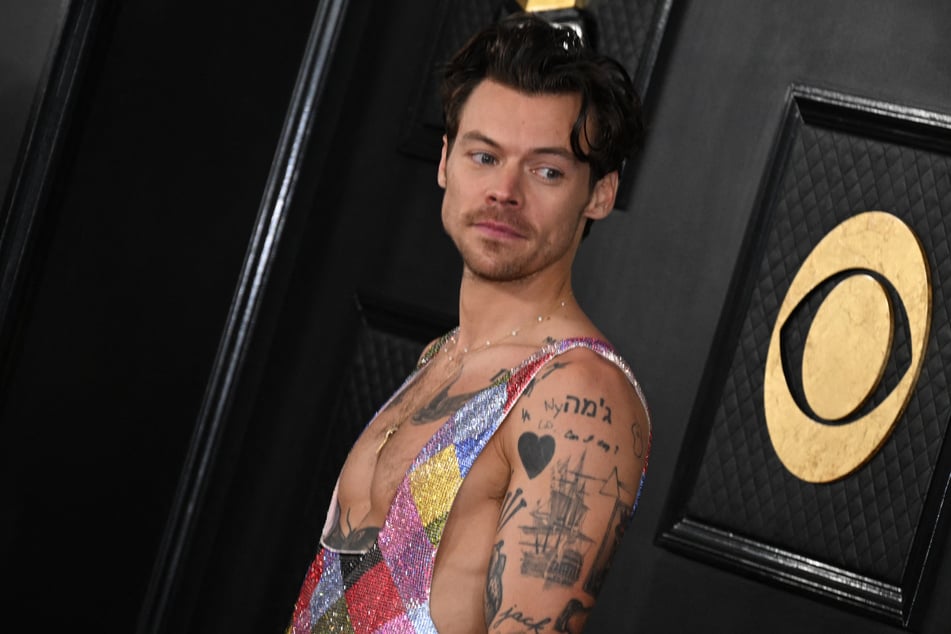 A woman who stalked Harry Styles has been jailed and banned from seeing him perform after sending him 8,000 cards in less than a month.