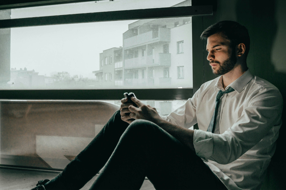 How to protect your mental health from doomscrolling, debate, and distressing war news