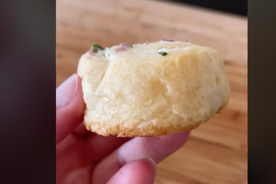 Bacon, cream cheese, and crescent rolls – oh my! TikToker @simplemadeeats shows how to make this simple appetizer that is sure to fill everybody's bellies.