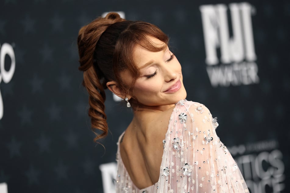 Ariana Grande is seemingly back on that love hustle, and the soft launch already appears to be underway.
