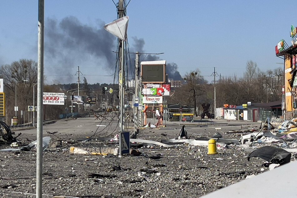 Russian forces closing in on Kyiv as shelling pounds encircled cities