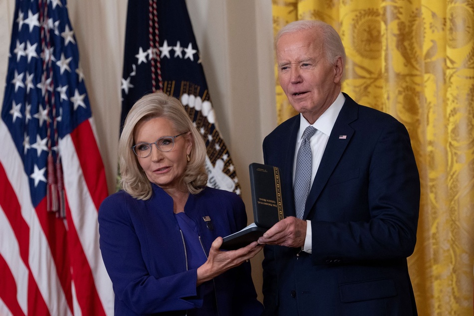 Former Republican House Chair Liz Cheney (l.) was among those preemptively pardoned by Joe Biden.