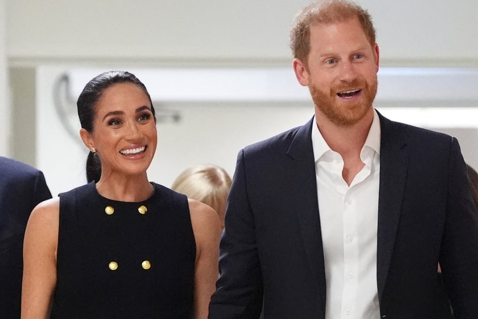 Prince Harry (r) and Meghan Markle are moving back to the United Kingdom!