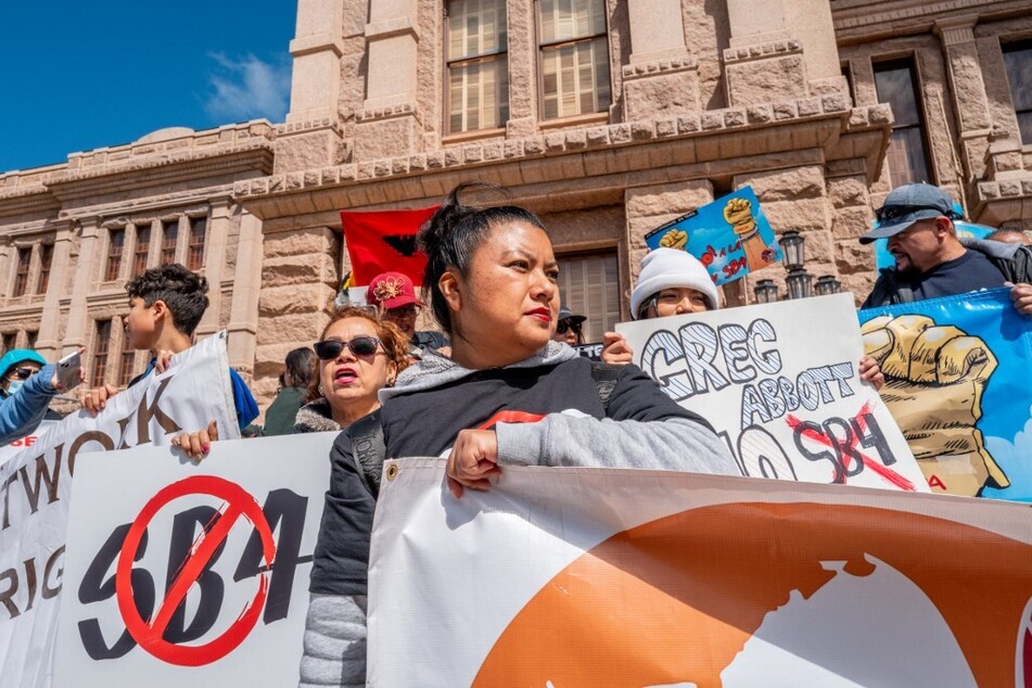 Texas' anti-migrant "Show Me Your Papers" law still on ice after latest Supreme Court decision