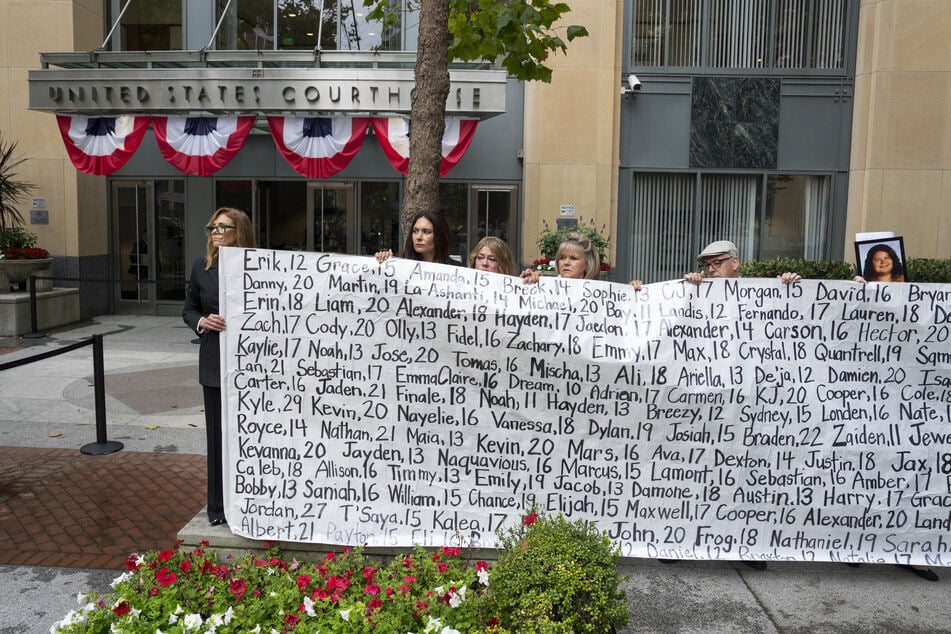Family members hold a banner with the names of nearly 400 young people who allegedly died from the impacts of social media outside a courthouse in Oakland, California, on Tuesday.