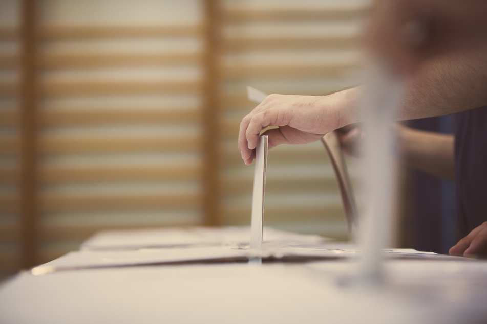 Arizona GOP passes law requiring proof of citizenship to vote in federal elections