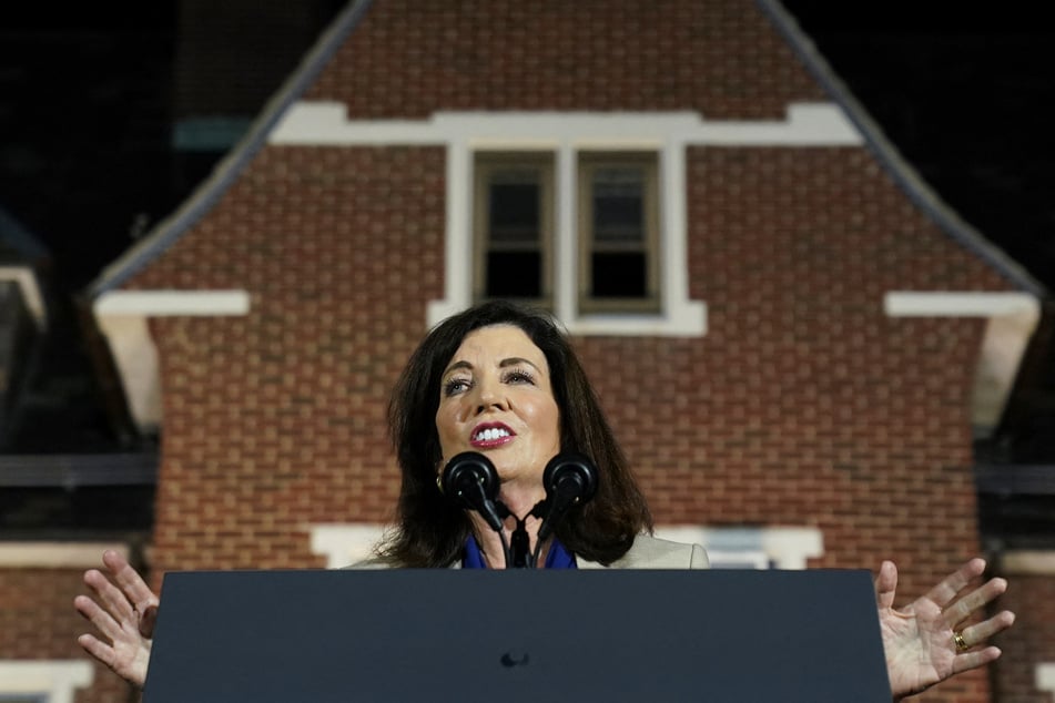 Gov. Hochul speaks to the crowd at her campaign rally.