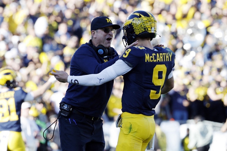 According to Michigan quarterback JJ McCarthy (r.), Ohio State stole Michigan's signs in 2019 or 2020.