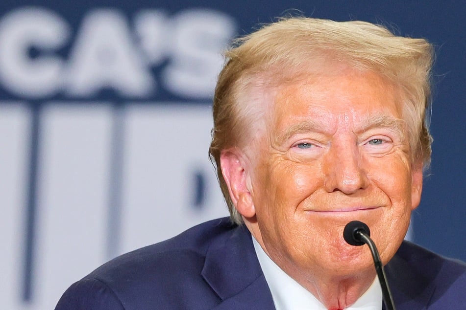 Trump gives bizarre response when asked what a woman is: "Doesn't give a man even a chance!"