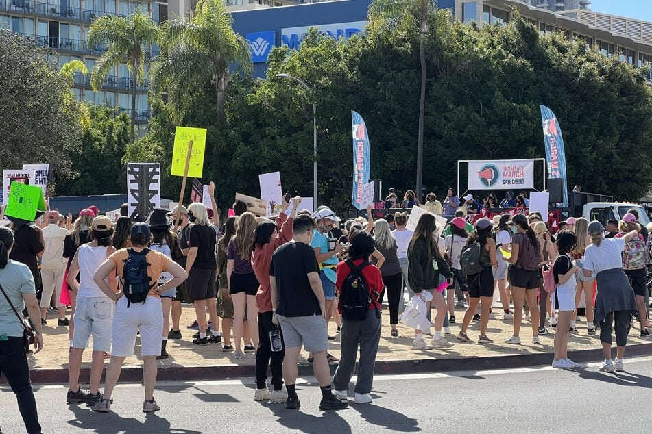 Women's March protesters and celebs gather across US to protect reproductive rights