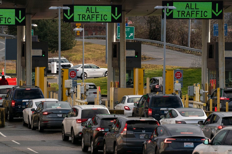 Canadian tourists facing increasingly invasive searches when crossing US border