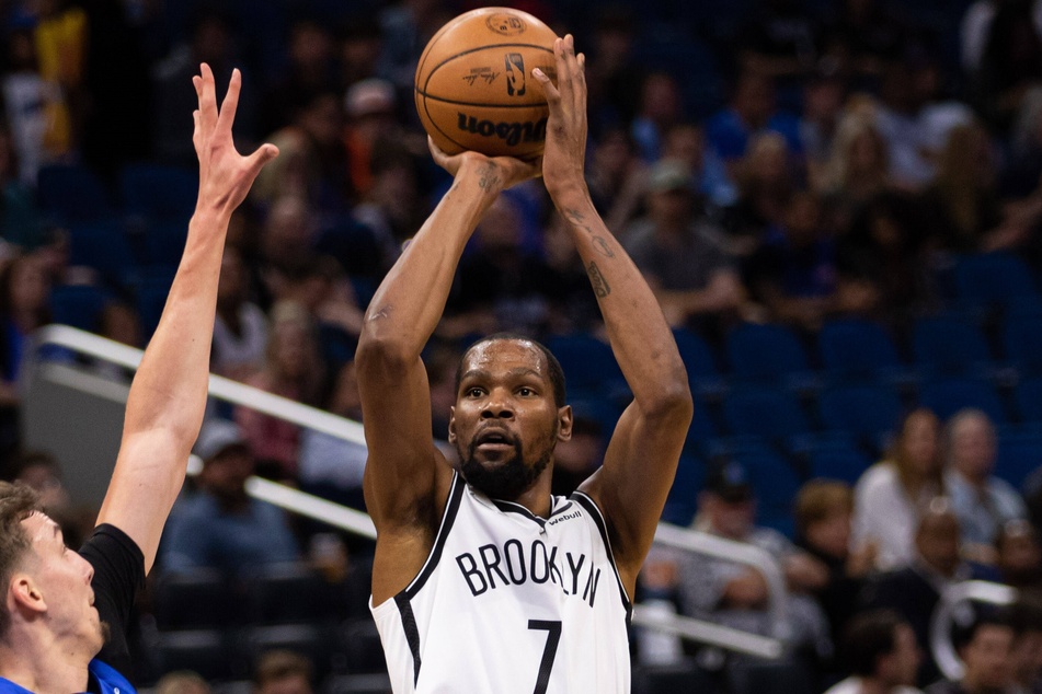 Kevin Durant scored a game-high 37 points against the Jazz.