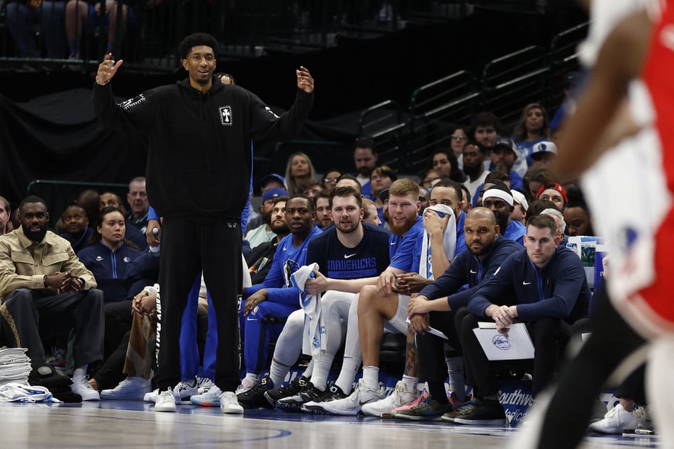 The NBA has fined the Dallas Mavericks $750,000 for violating the league's resting policy in a 115-112 defeat to the Chicago Bulls.