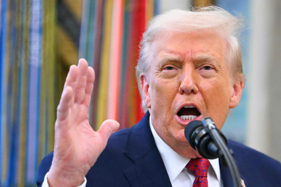 Trump doubles down on disputed claims about Minneapolis ICE shooting: "Play the tape"