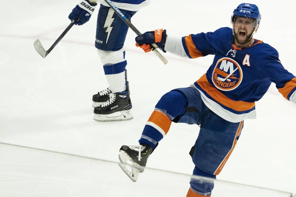 NHL Playoffs: The Islanders hold off the Bolts at home to tie up the Stanley Cup semifinals