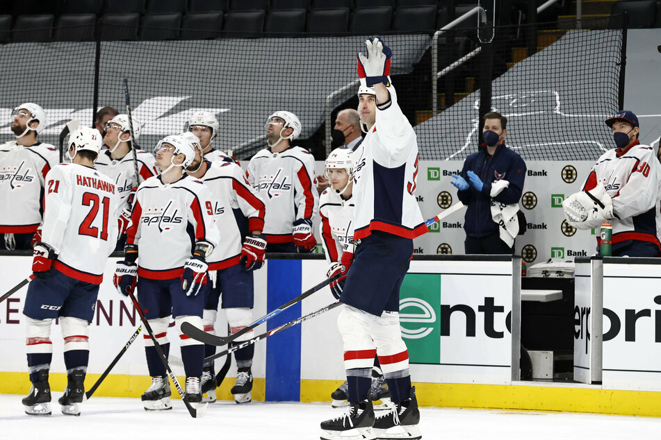Washington Capitals defenseman Zdeno Chara (c.) waves to the fans in Boston