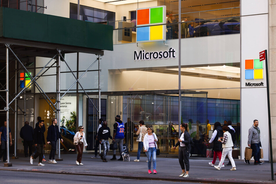 Hundreds of Microsoft-run gaming studio employees are forming the company's first union