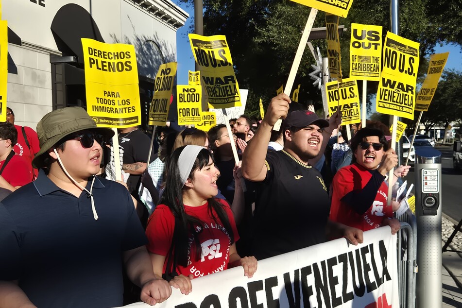 Protesters take to the streets nationwide demanding no US war on Venezuela