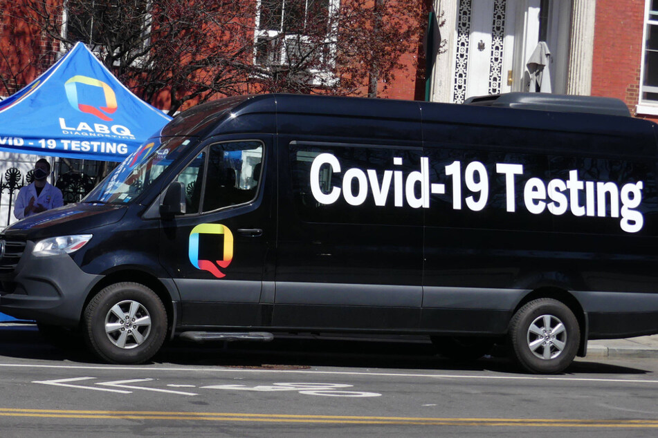 US sees sharp drop in new Covid-19 cases and deaths