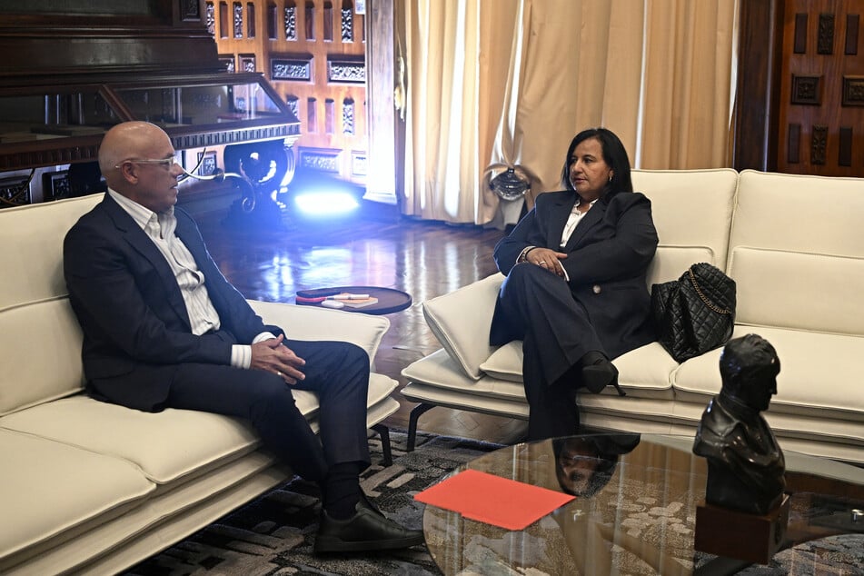 Venezuelan Parliament President Jorge Rodriguez (l) meets with former opposition lawmaker Dinorah Figuera (r) at the National Assembly in Caracas on Thursday.