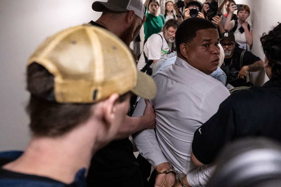 Inhuman conditions in NY ICE detention center exposed in shocking video
