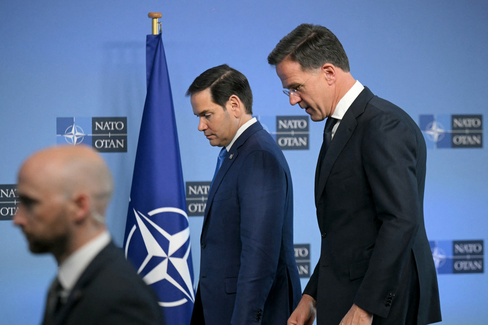 NATO Secretary General Mark Rutte (r.) celebrated the aggressive move towards militarization in Europe.