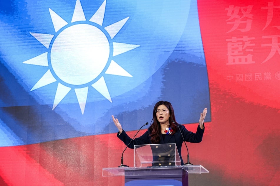 Taiwan's Opposition Leader Cheng Li-wun on Monday accepted an invitation from Chinese President Xi Jinping to visit Shanghai and Beijing.