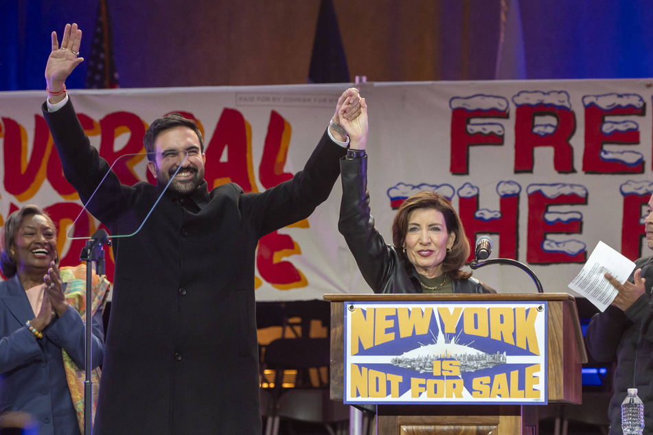 New York Governor Kathy Hochul (r.) attends an October 2025 "New York Is Not For Sale Rally" with Zohran Mamdani during his mayoral campaign.